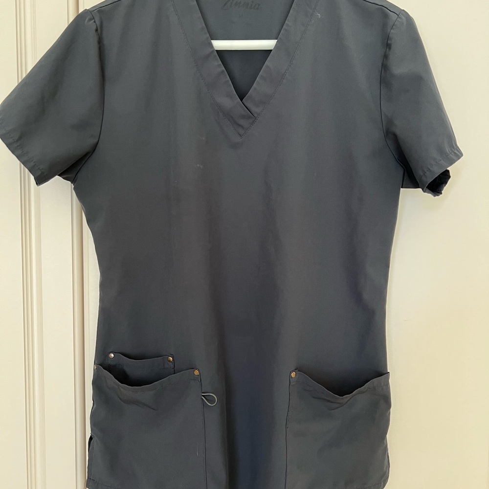Zinnia scrub top